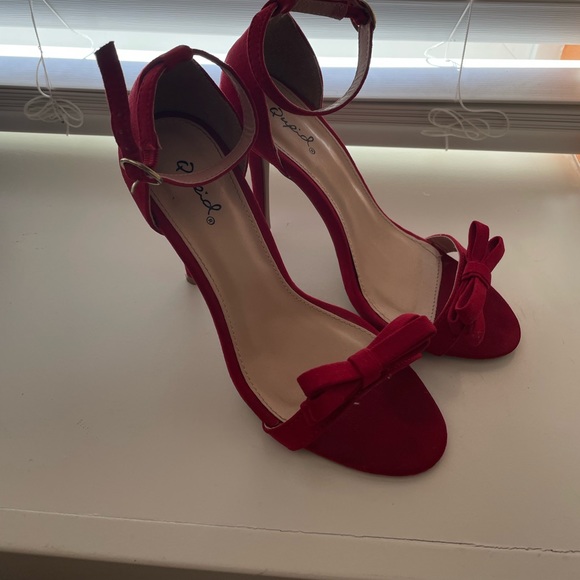 Beautiful Red Strappy Heeled Sandals - Size 7 - Picture 2 of 3